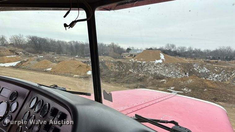 image for item FC1535 2006 Peterbilt 379 semi truck