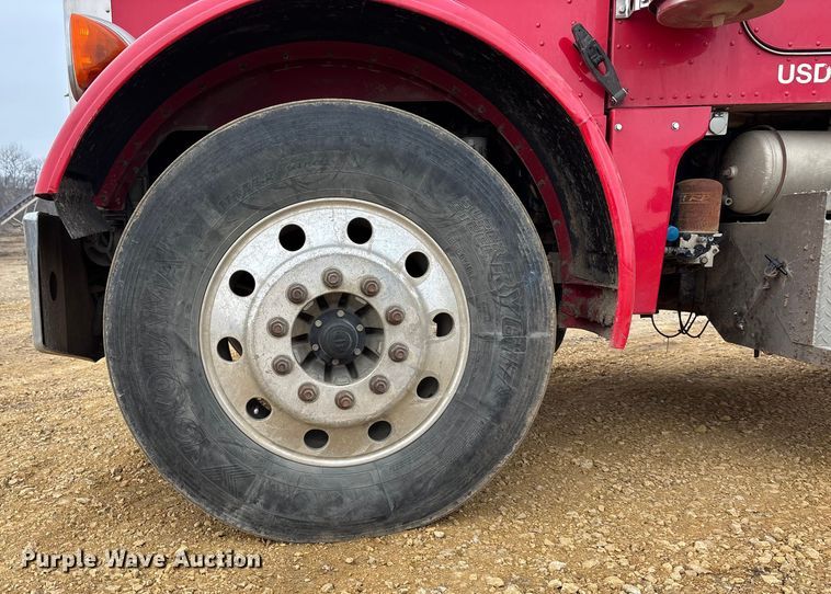 image for item FC1535 2006 Peterbilt 379 semi truck