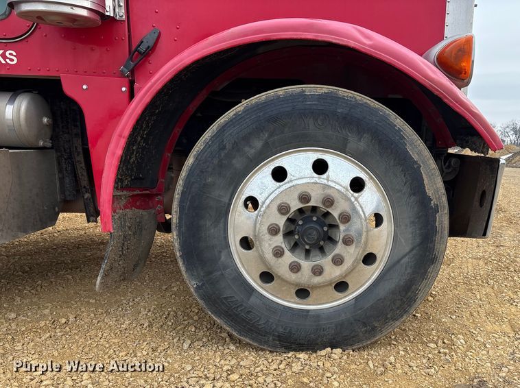 image for item FC1535 2006 Peterbilt 379 semi truck