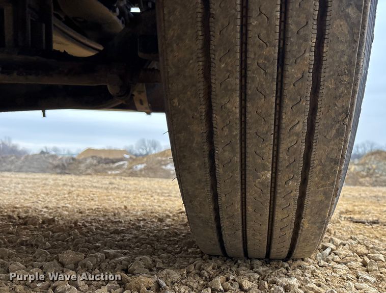 image for item FC1535 2006 Peterbilt 379 semi truck