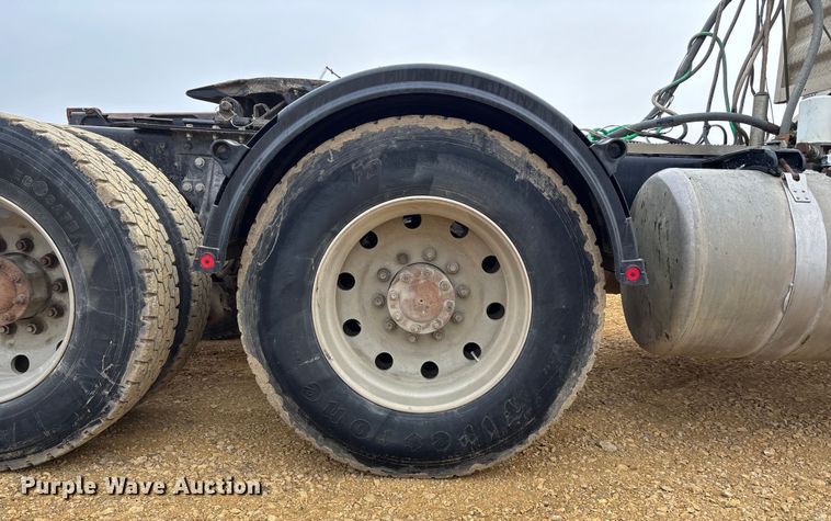 image for item FC1535 2006 Peterbilt 379 semi truck