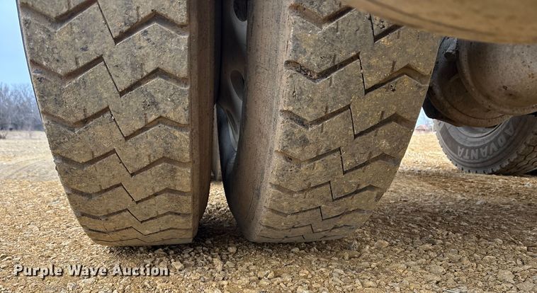 image for item FC1535 2006 Peterbilt 379 semi truck