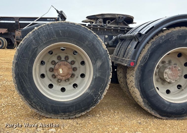 image for item FC1535 2006 Peterbilt 379 semi truck