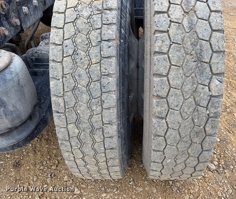 image for item FC1535 2006 Peterbilt 379 semi truck