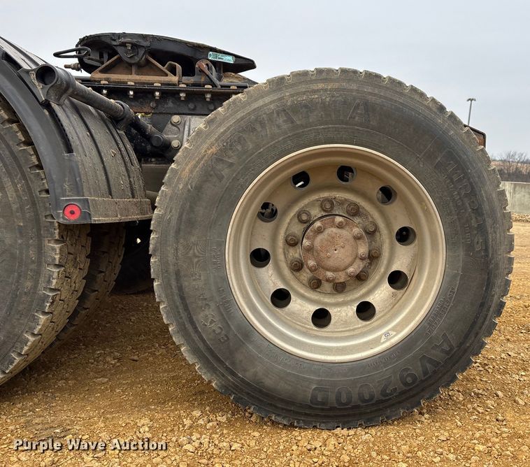 image for item FC1535 2006 Peterbilt 379 semi truck