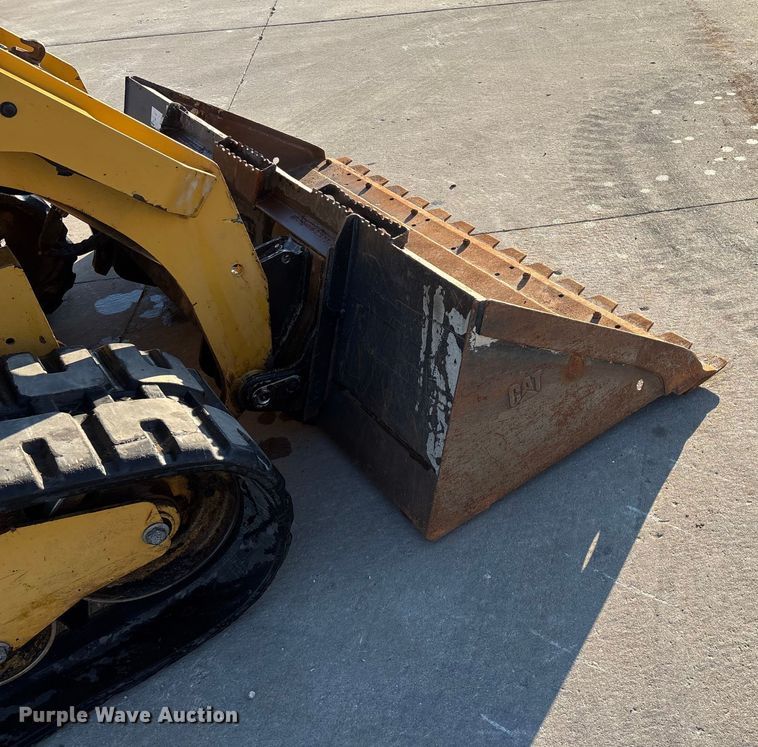 image for item FG0069 2022 Caterpillar 299D3 tracked skid steer loader