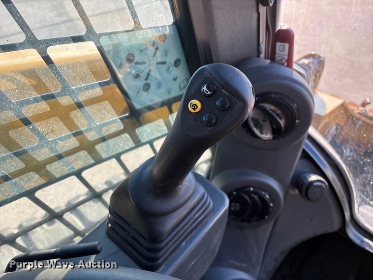 image for item FG0069 2022 Caterpillar 299D3 tracked skid steer loader