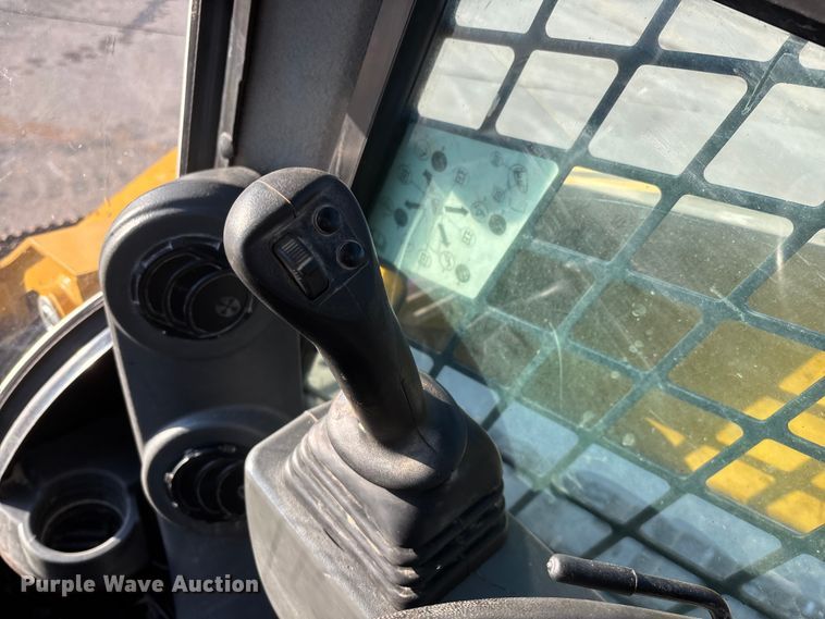 image for item FG0069 2022 Caterpillar 299D3 tracked skid steer loader