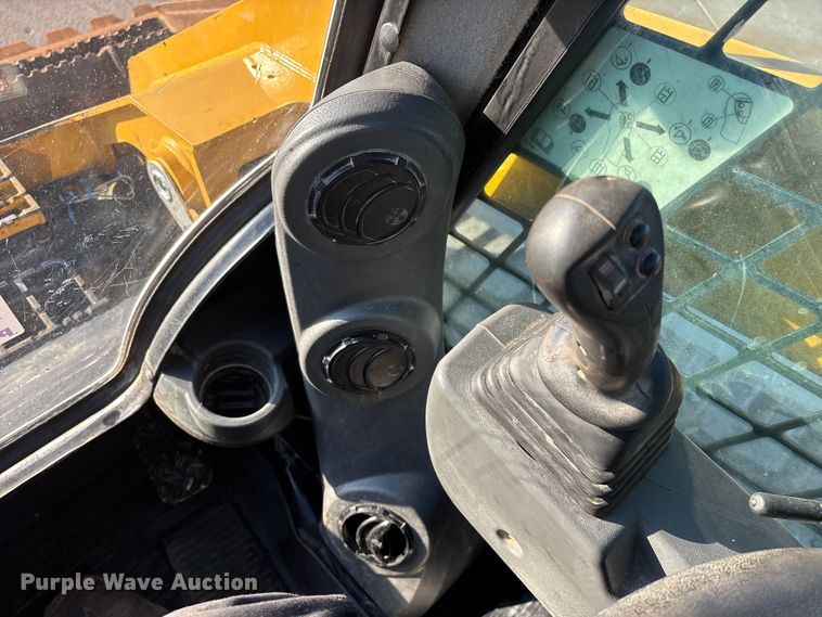 image for item FG0069 2022 Caterpillar 299D3 tracked skid steer loader