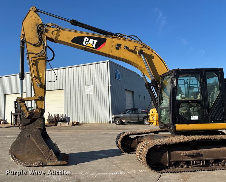 image for item FG0070 2015 Caterpillar 326FL excavator