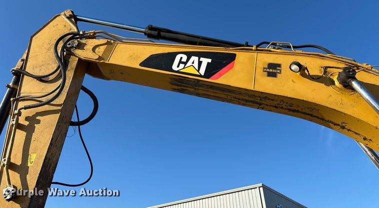 image for item FG0070 2015 Caterpillar 326FL excavator