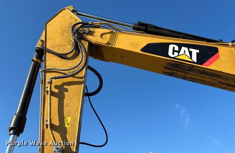 image for item FG0070 2015 Caterpillar 326FL excavator