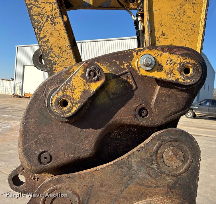 image for item FG0070 2015 Caterpillar 326FL excavator