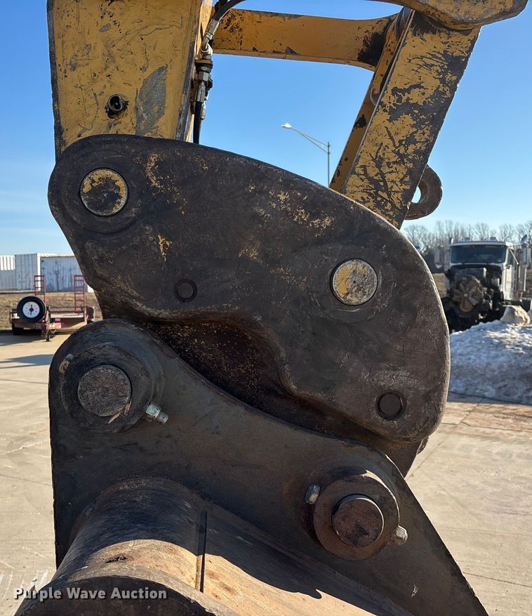 image for item FG0070 2015 Caterpillar 326FL excavator