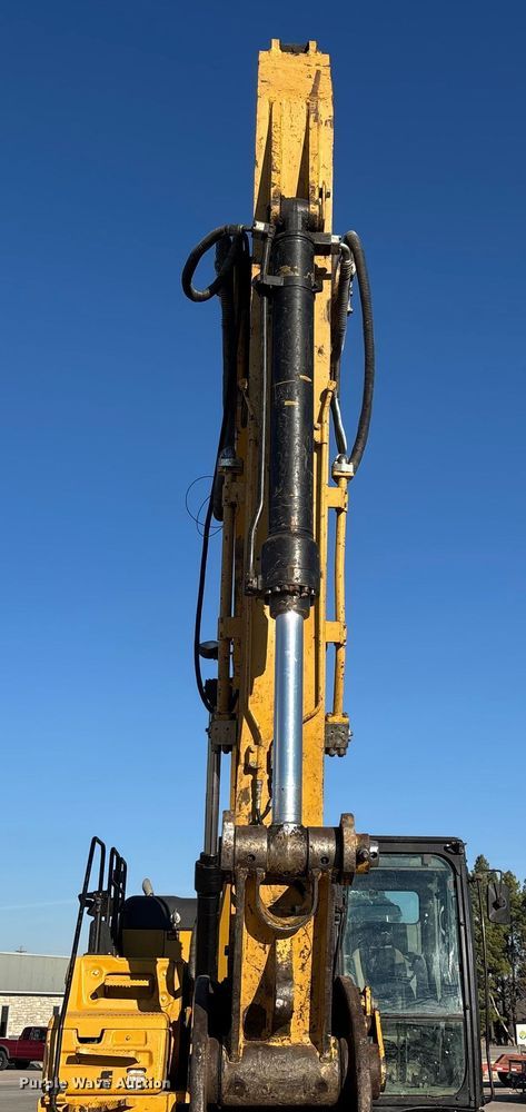 image for item FG0070 2015 Caterpillar 326FL excavator