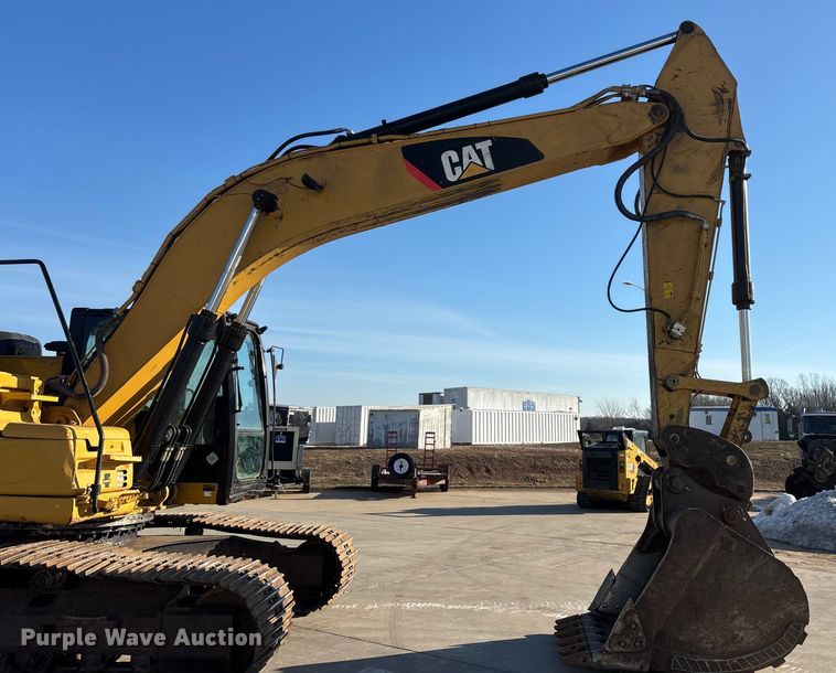 image for item FG0070 2015 Caterpillar 326FL excavator