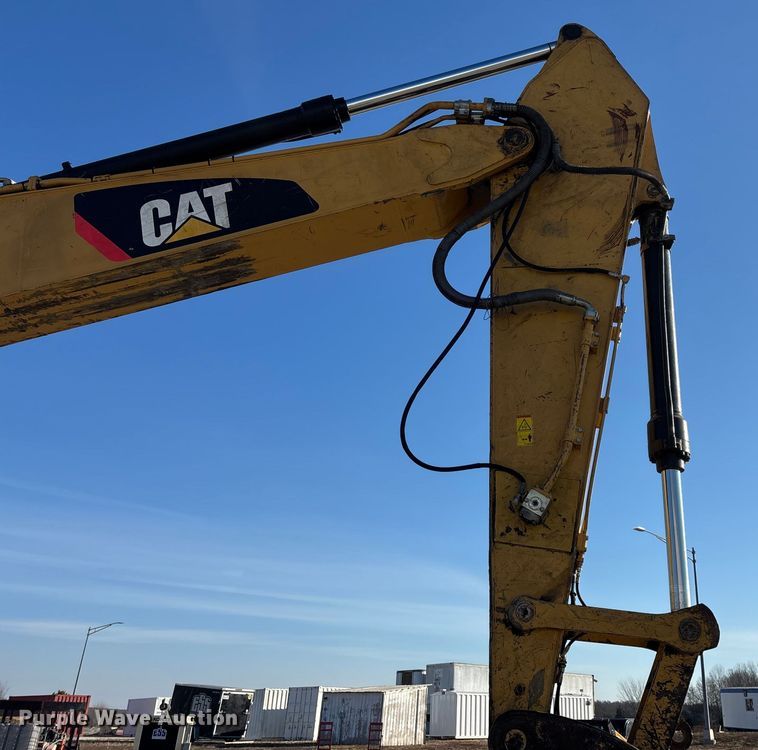 image for item FG0070 2015 Caterpillar 326FL excavator