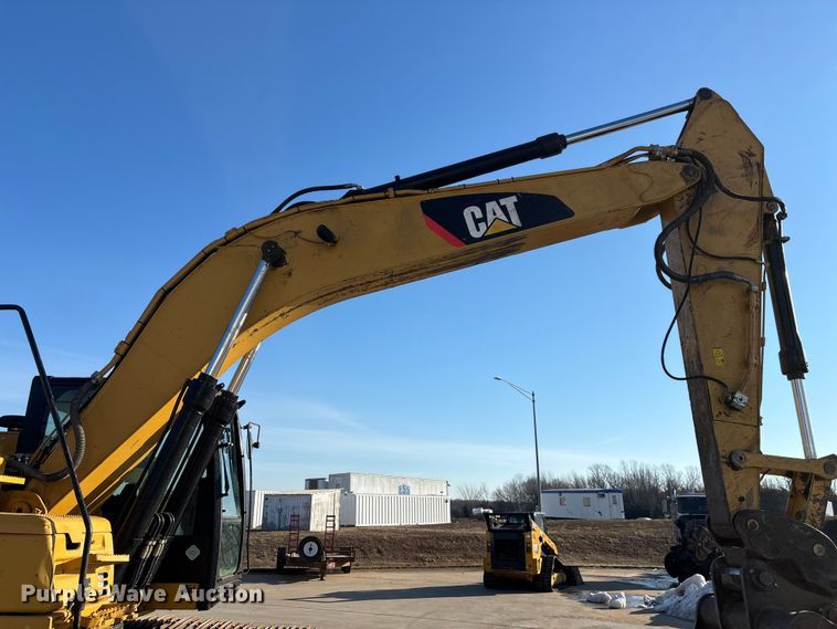 image for item FG0070 2015 Caterpillar 326FL excavator