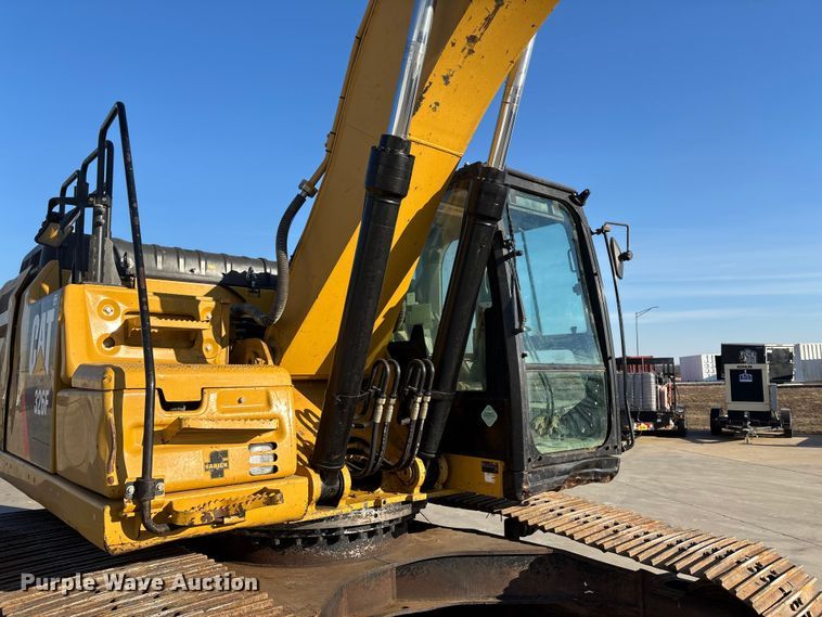 image for item FG0070 2015 Caterpillar 326FL excavator