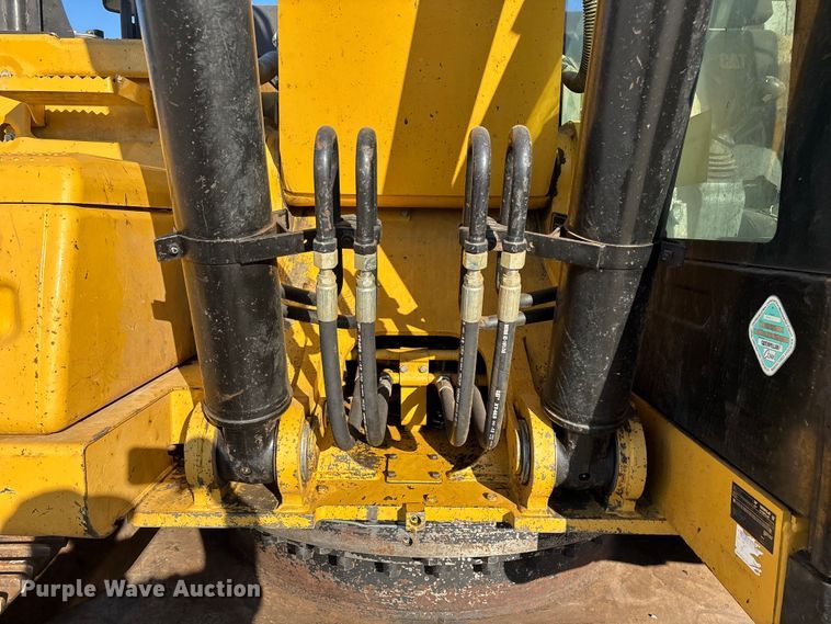 image for item FG0070 2015 Caterpillar 326FL excavator