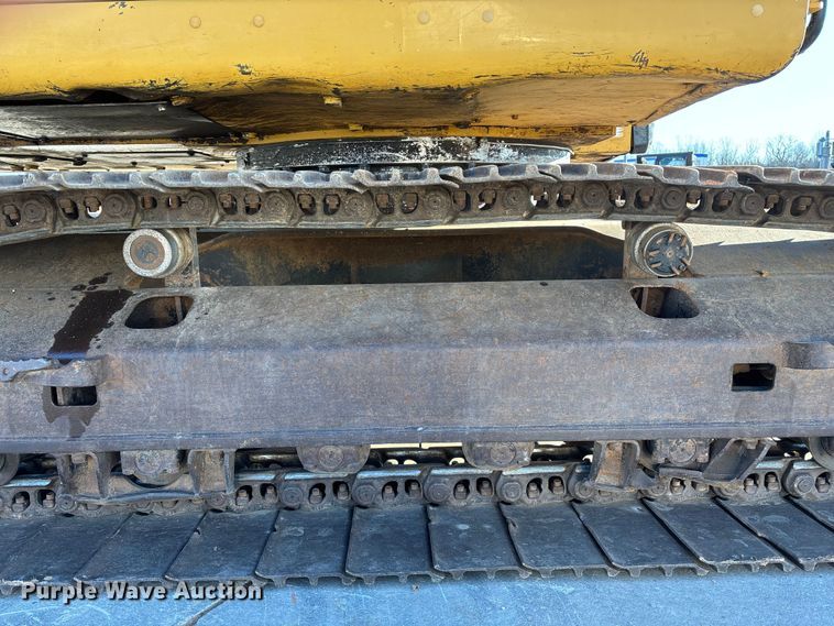 image for item FG0070 2015 Caterpillar 326FL excavator