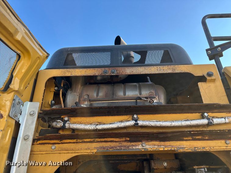 image for item FG0070 2015 Caterpillar 326FL excavator