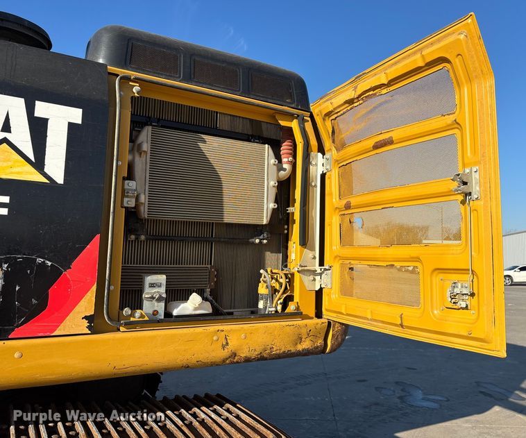 image for item FG0070 2015 Caterpillar 326FL excavator