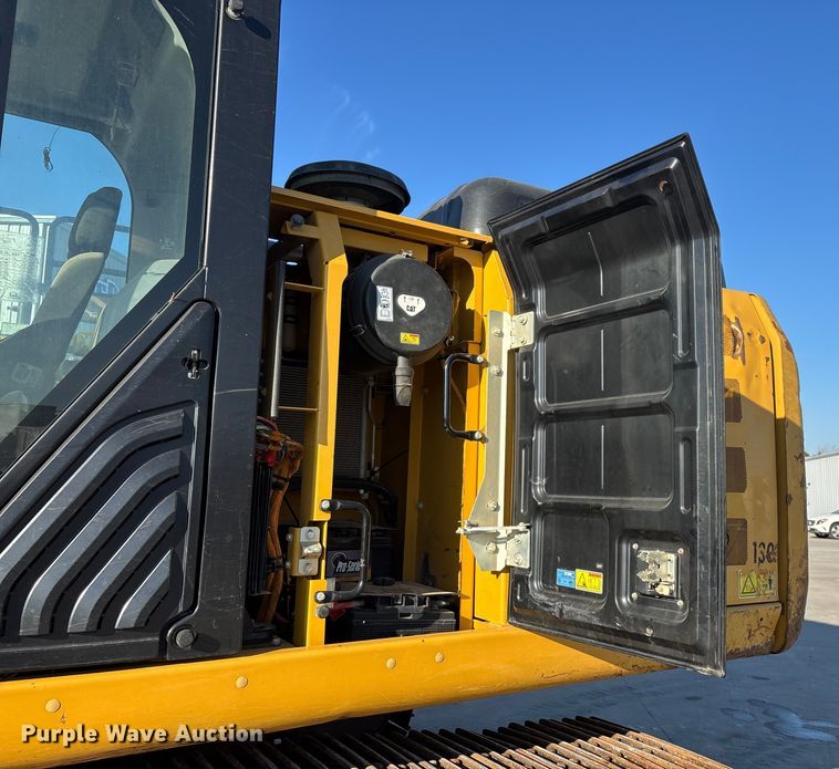 image for item FG0070 2015 Caterpillar 326FL excavator