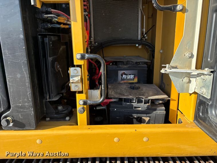 image for item FG0070 2015 Caterpillar 326FL excavator