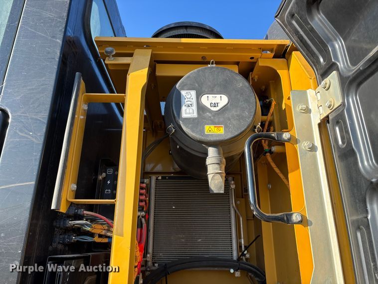 image for item FG0070 2015 Caterpillar 326FL excavator