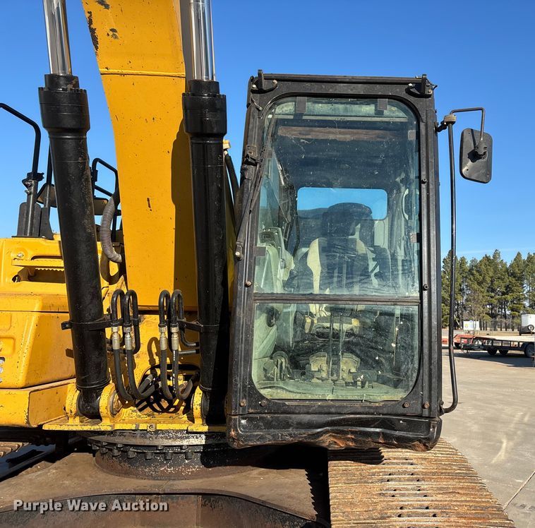 image for item FG0070 2015 Caterpillar 326FL excavator