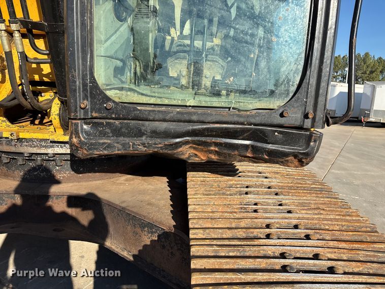 image for item FG0070 2015 Caterpillar 326FL excavator