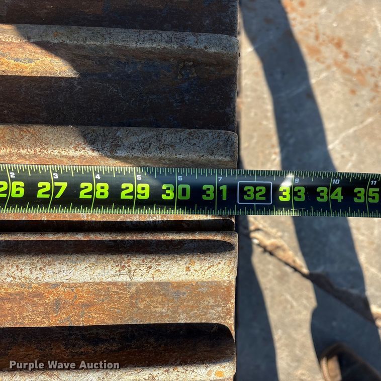 image for item FG0070 2015 Caterpillar 326FL excavator