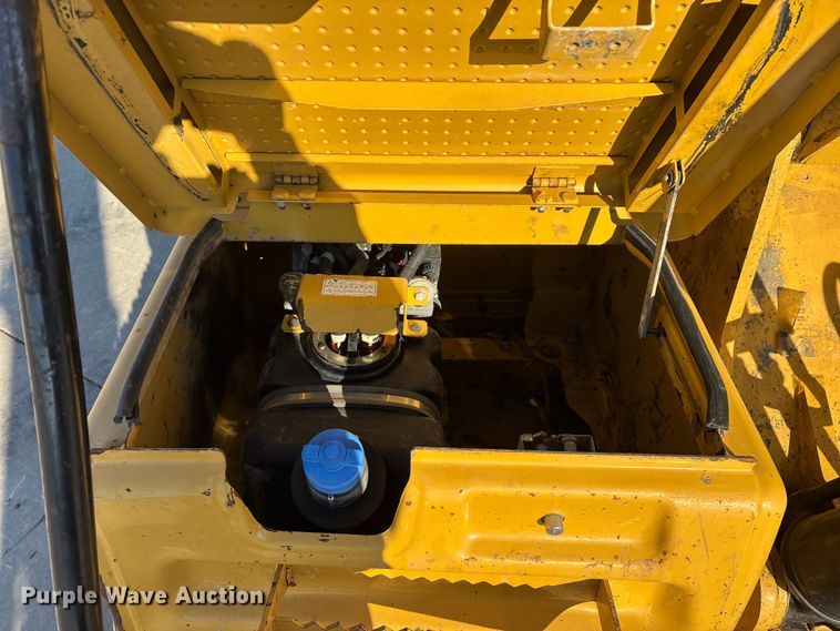 image for item FG0070 2015 Caterpillar 326FL excavator