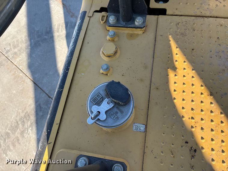 image for item FG0070 2015 Caterpillar 326FL excavator