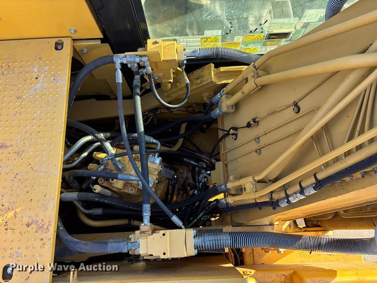 image for item FG0070 2015 Caterpillar 326FL excavator