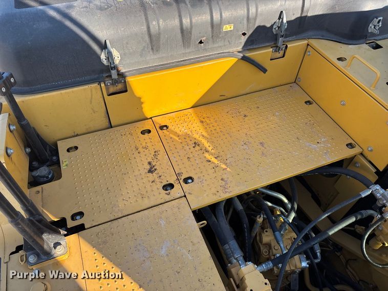 image for item FG0070 2015 Caterpillar 326FL excavator