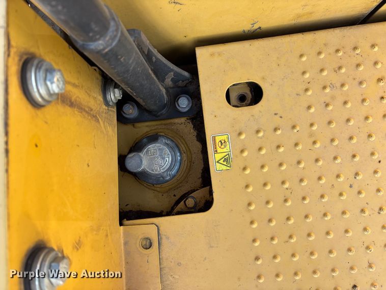 image for item FG0070 2015 Caterpillar 326FL excavator