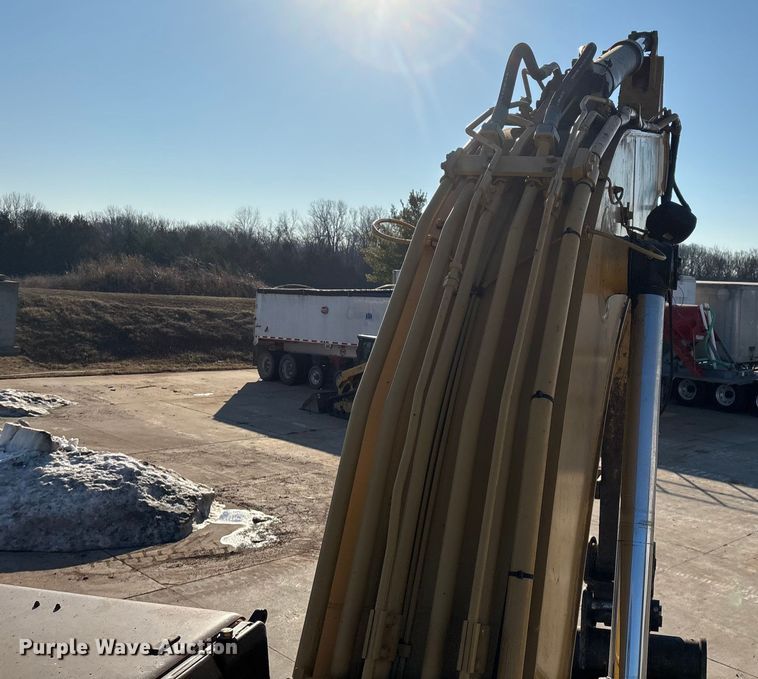 image for item FG0070 2015 Caterpillar 326FL excavator