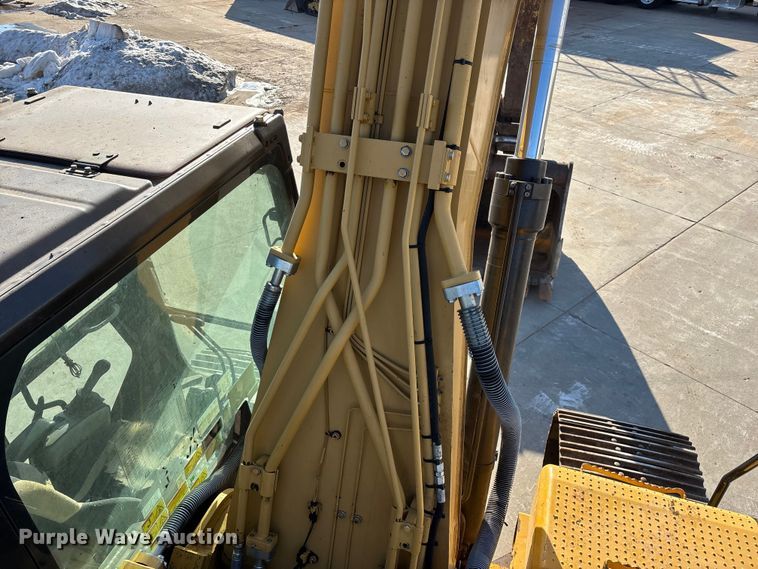 image for item FG0070 2015 Caterpillar 326FL excavator