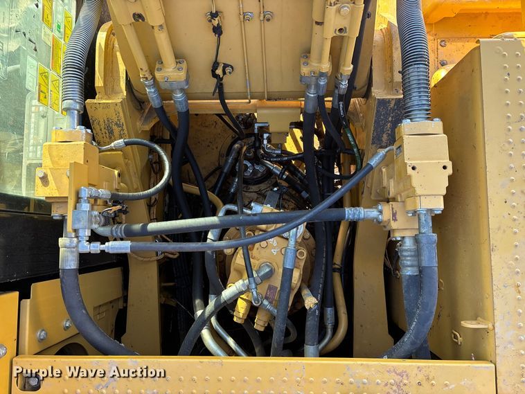 image for item FG0070 2015 Caterpillar 326FL excavator