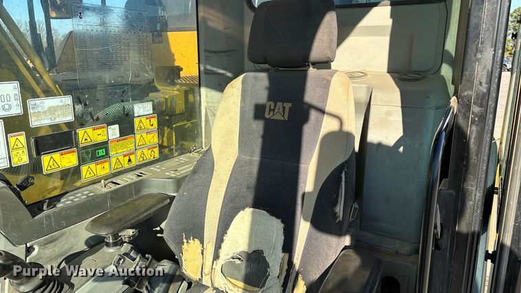 image for item FG0070 2015 Caterpillar 326FL excavator