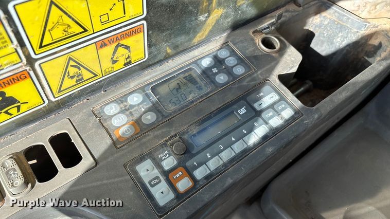 image for item FG0070 2015 Caterpillar 326FL excavator