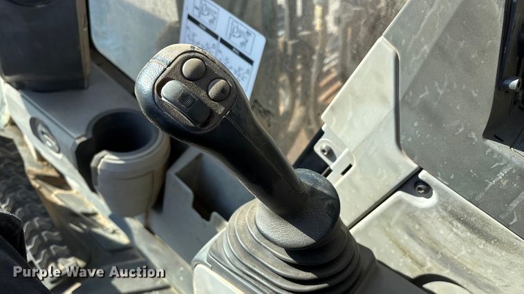 image for item FG0070 2015 Caterpillar 326FL excavator