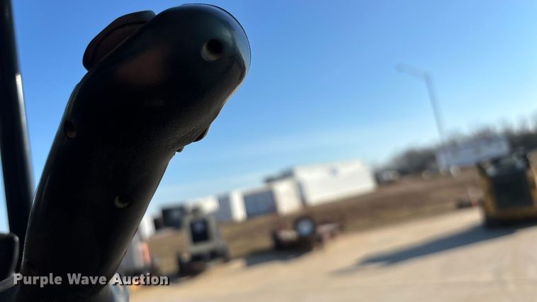 image for item FG0070 2015 Caterpillar 326FL excavator