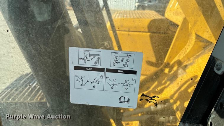image for item FG0070 2015 Caterpillar 326FL excavator