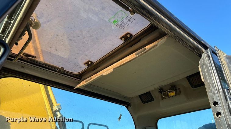 image for item FG0070 2015 Caterpillar 326FL excavator