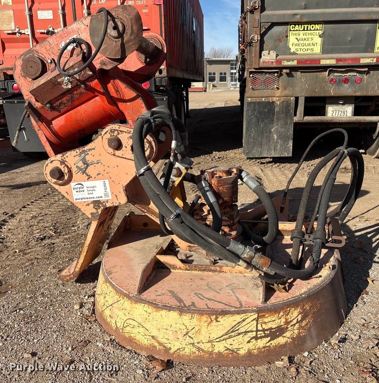 image for item FG2664 Case 1085C brush cutter adapter