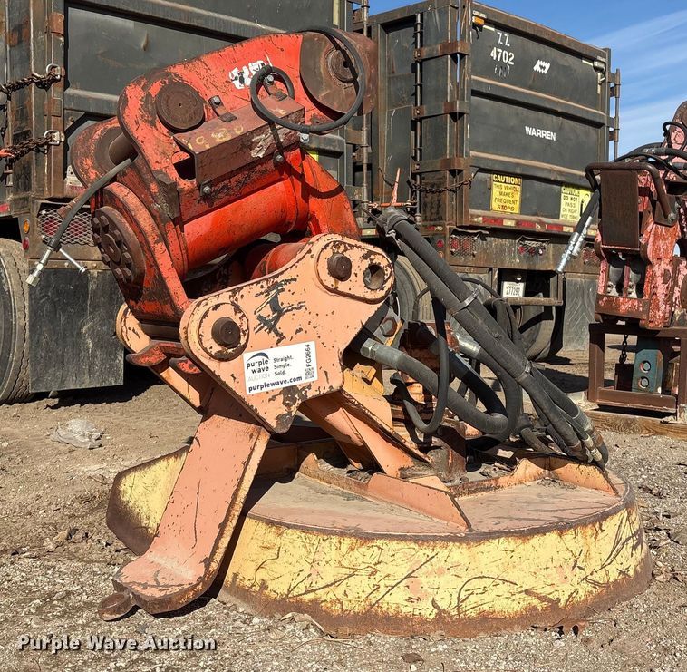 image for item FG2664 Case 1085C brush cutter adapter