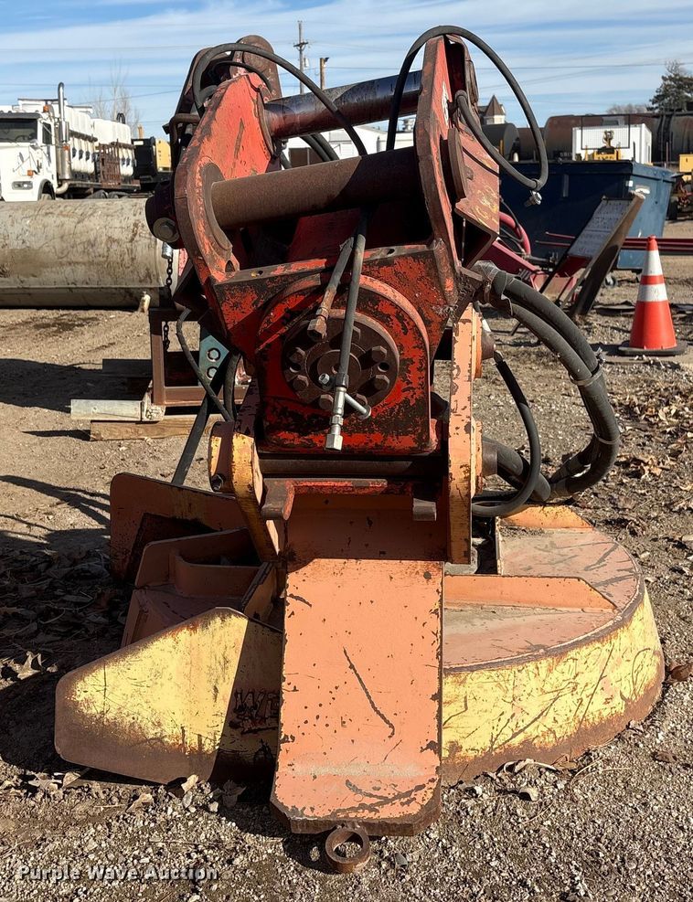 image for item FG2664 Case 1085C brush cutter adapter